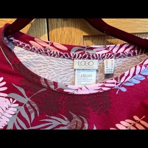 Logo top with contrasting godets and trim. Size M